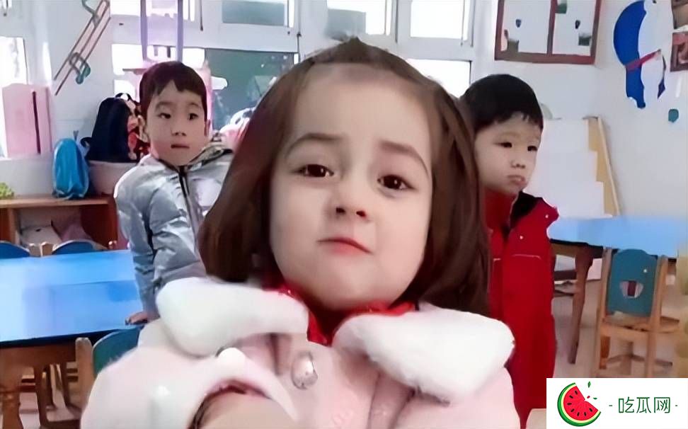 迪麗熱巴小時候照片！長成這樣，網友：有沒有ZHeng一目了然